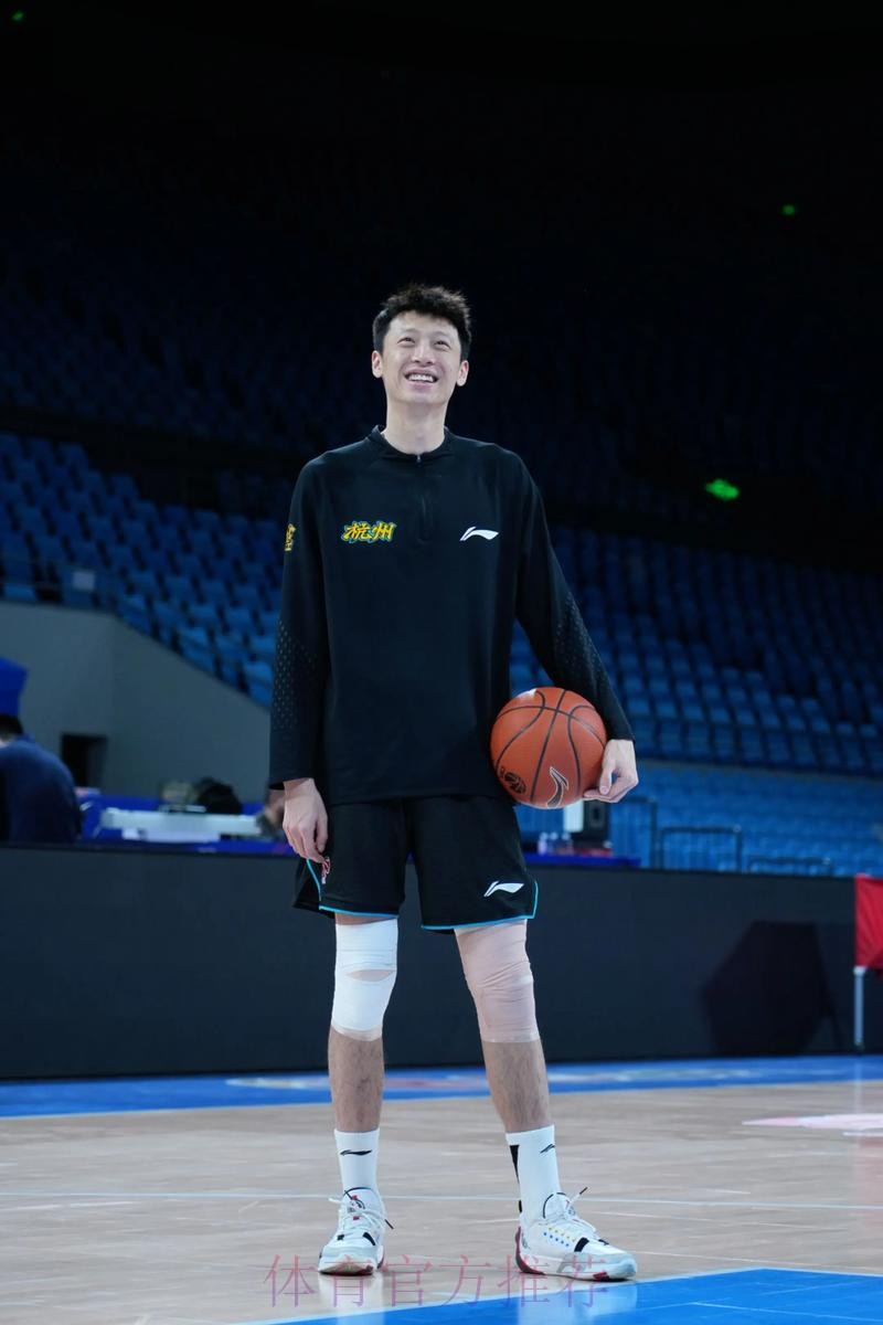 赵岩昊全场出战20分钟，8中2得到8分1板1助攻1抢断1盖帽